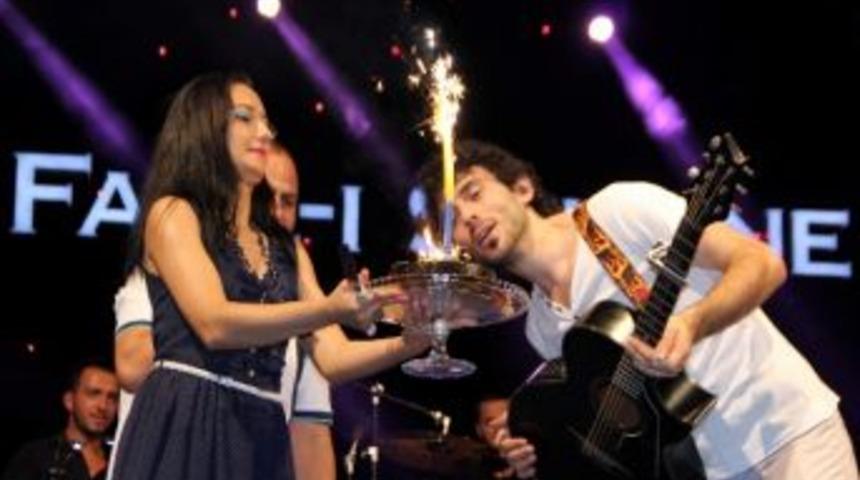 Selim Tarım&rsquo;a Sahnede Doğum G&uuml;n&uuml; S&uuml;rprizi