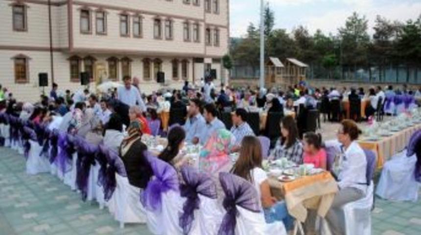 S&ouml;ğ&uuml;t Belediye Başkanı G&uuml;neş&rsquo;ten Personeline İftar