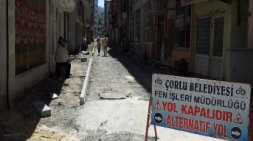 Sokak D&uuml;zenleme &Ccedil;alışmaları Abidin Efendi Sokakta S&uuml;rd&uuml;r&uuml;l&uuml;yor