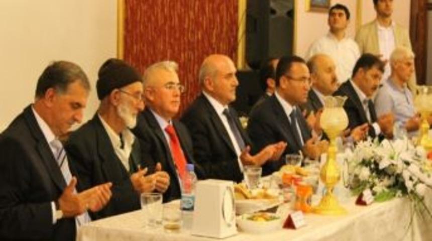 Başbakan Yardımcısı Bozdağ, Şehit Ve Gazi Aileleri Ve Yakınlarına Verilen İftar Yemeğine Katıldı