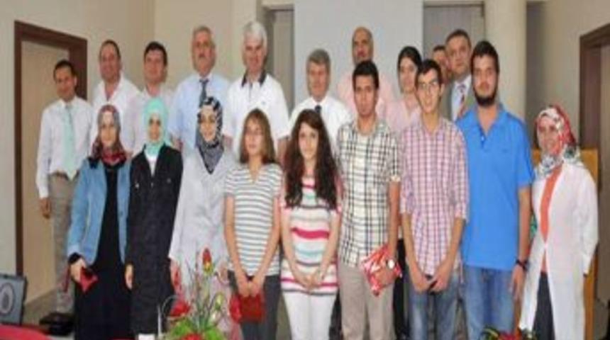 Mediha Hayri &Ccedil;elik Fen Lisesi, LYS'de Başarılı Olan &Ouml;ğrencilerini &Ouml;d&uuml;llendirdi