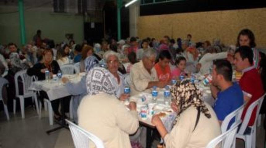 Boz&uuml;y&uuml;k Mhp&rsquo;den İftar Yemeği