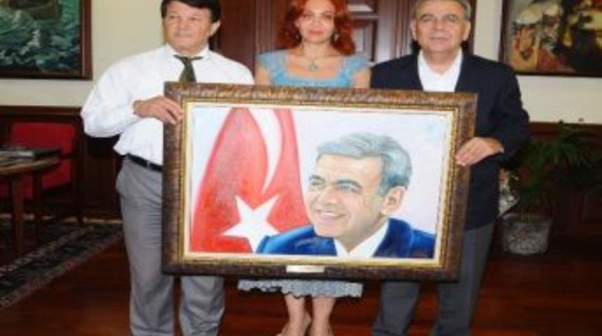 Başkan Kocaoğlu'na İzkef'ten S&uuml;rpriz Hediye