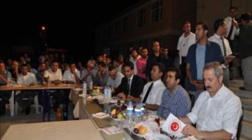 Bakan &Ccedil;ağlayan G&uuml;lnarlılarla Bir Araya Geldi