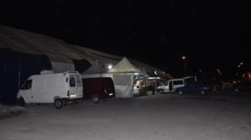 İstasyon Meydanı&rsquo;ndaki &Ccedil;adırlar Kaldırıldı