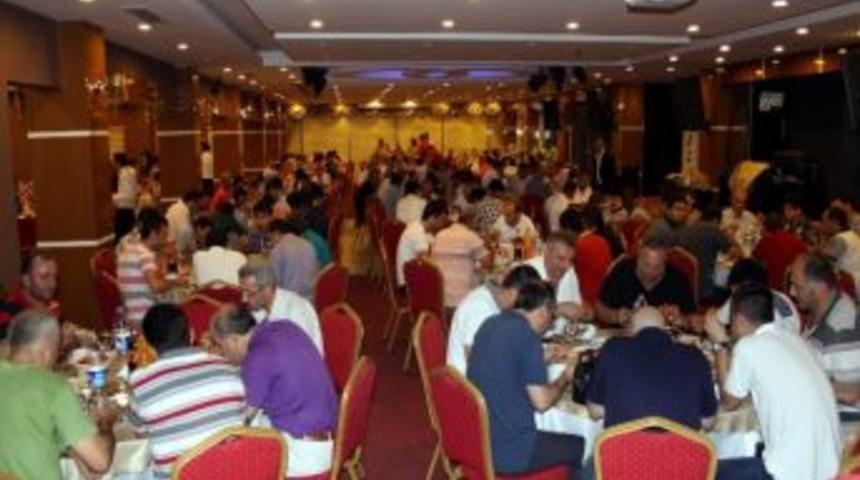 Trabzon'da Perde Sektörü Temsilcileri Müşterileri İle İftarda Buluştu