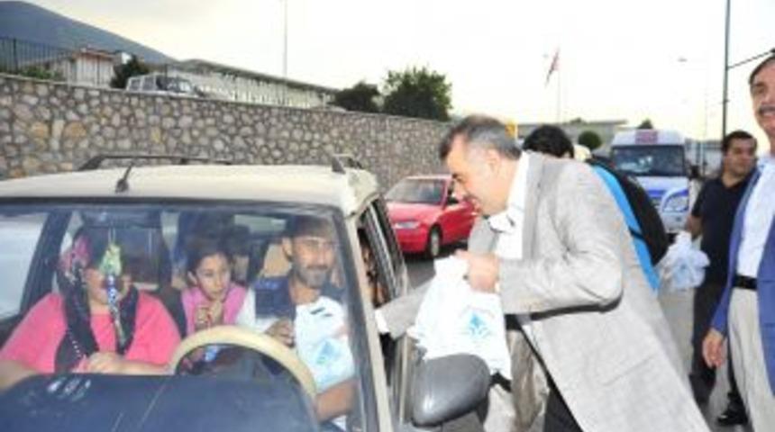 Yıldırım Belediyesi'nden Trafikte Kalanlara Kumanya