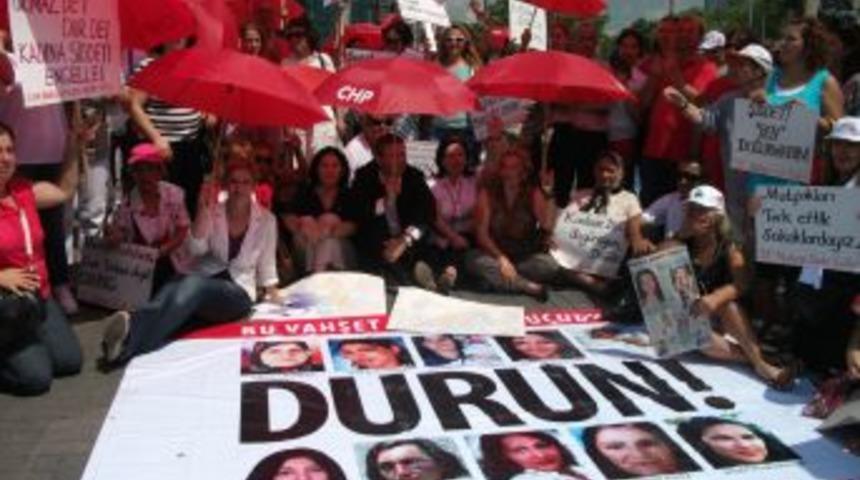 CHP&rsquo;li Kadınlar, Kadına Şiddeti Protesto Etti