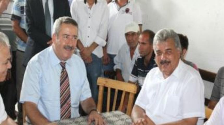 İzmir Valisi Cahit Kıra&ccedil;'a Kaymak&ccedil;ı'da Sevgi Seli