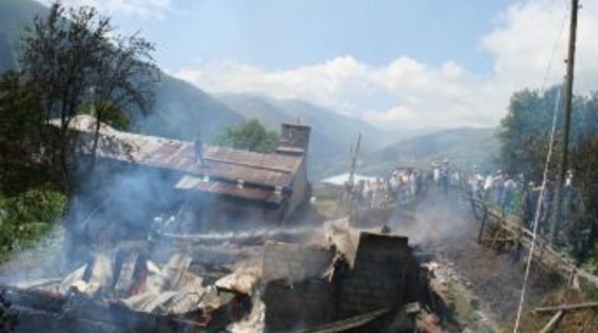 Rize&rsquo;de Yangın