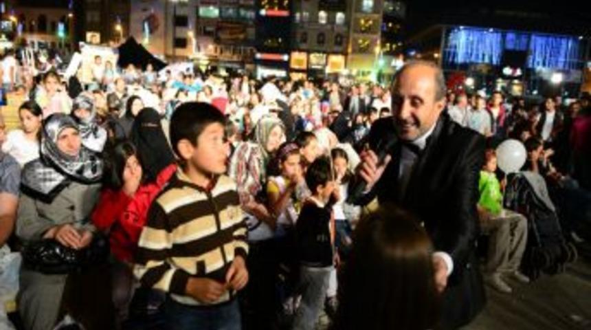 40 Yıl Sonra Memleketine Konserle D&ouml;nd&uuml;