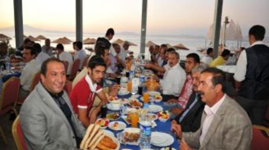 &Ccedil;i&ccedil;ekli Belediyesi Kanaat &Ouml;nderleri Ve Kurum Amirlerini İftarda Buluşturdu