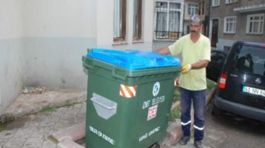 Eski Konteynerler Yenileriyle Değiştiriliyor