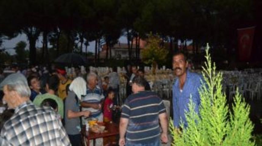 Saruhanlılar İftarı Beklerken Yağmura Yakalandılar