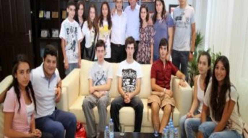 Gen&ccedil; Tiyatroculara Başkan Teşekk&uuml;r&uuml;