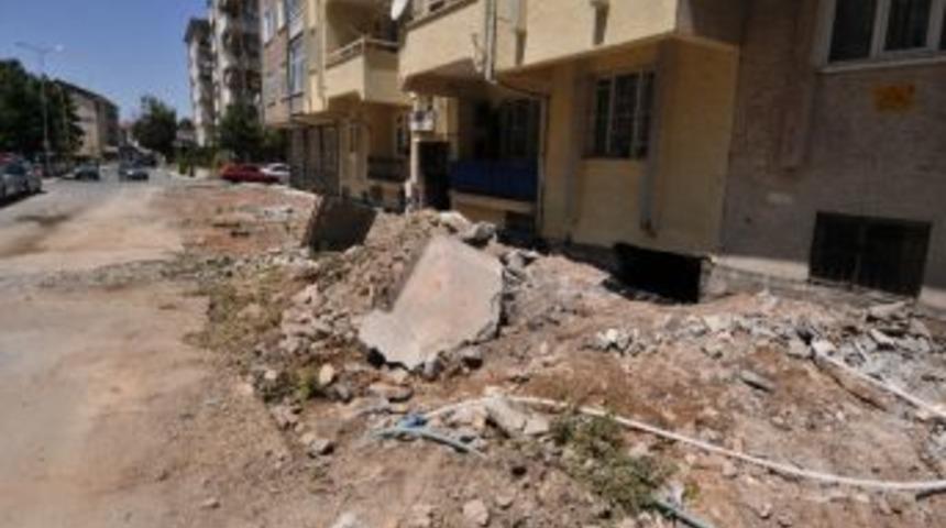 Kırşehir Eski Valiliğin Arka Yolunda Trafik Rahatlıyor