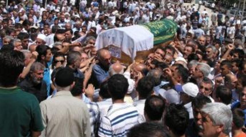 Mutasavvıf Ali Kara Efendi'nin Eşi Toprağa Verildi