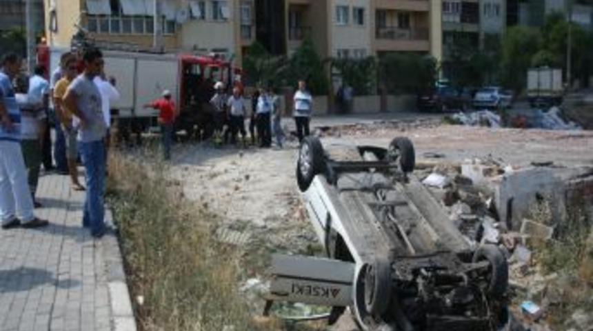 Takla Atan Arabada Sıkışan S&uuml;r&uuml;c&uuml; Yaralandı