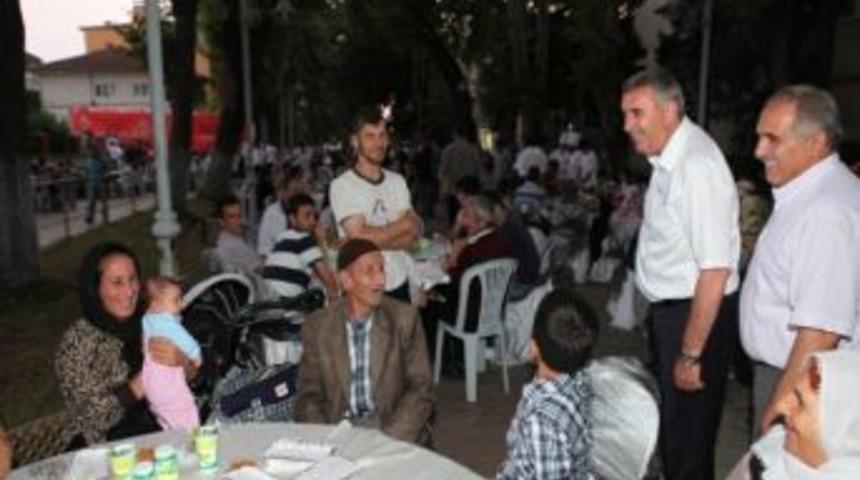 Başkan To&ccedil;oğlu Hendeklilerle İftarda Buluştu