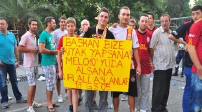 İzmir'de Galatasaray İzdihamı