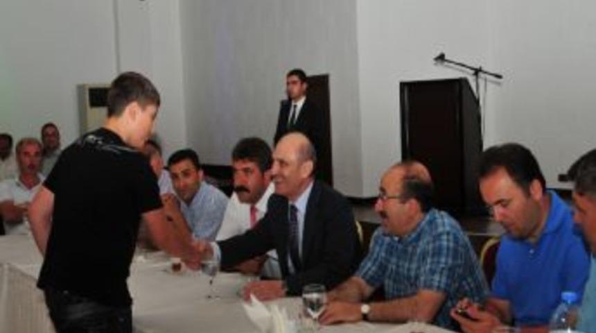 &Ccedil;evre Ve Şehircilik Bakanı Erdoğan Bayraktar Trabzon&rsquo;da Partisinin İftarına Katıldı