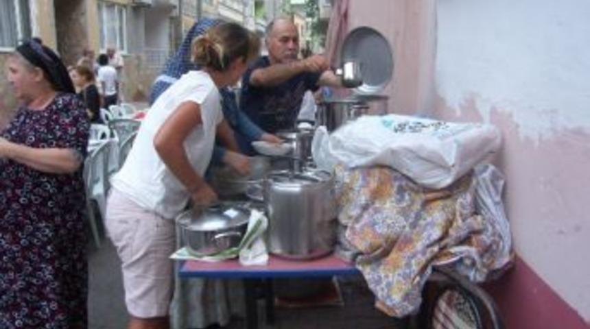 İsmet Paşalıların Geleneksel İftar Yemeği