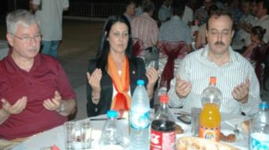 Esnaf Ve Sanatkarlar Odası İftar Verdi