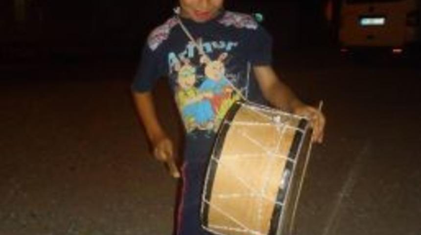 K&uuml;&ccedil;&uuml;k Davulcu H&uuml;nerini Konuşturuyor