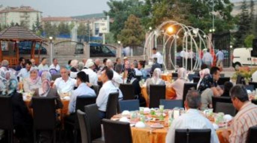 Ak Parti S&ouml;ğ&uuml;t İl&ccedil;e Teşkilatı&rsquo;ndan İftar Yemeği