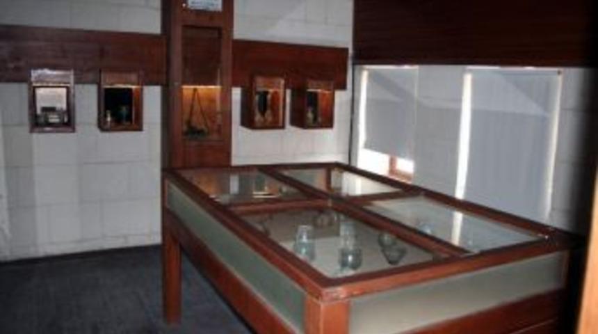 Cam M&uuml;zesi Asırlık Eserleriyle İlgi &Ccedil;ekiyor