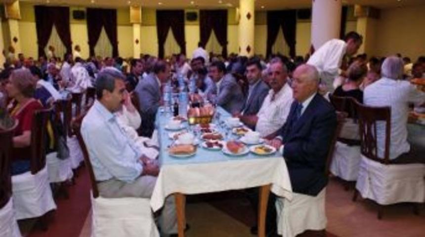 İmamlar Ve Taksiciler İftarda Buluştu