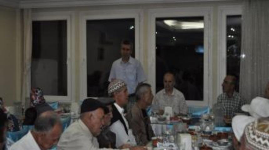 Demirci Kaymakamlığı Tarafından D&uuml;zenlenen İftar Yemeğinde Birlik Ve B&uuml;t&uuml;nl&uuml;k Mesajı Verildi
