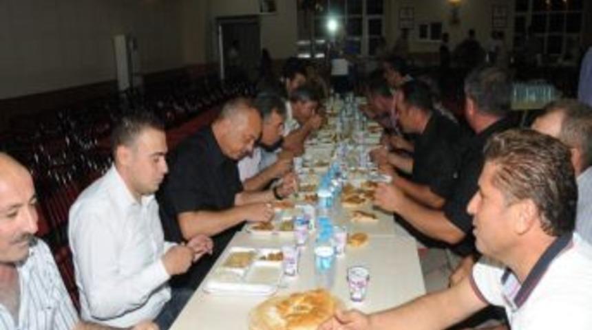 M&uuml;tevelli Belediye Başkanı Kahramanlar'dan İftar Yemeği
