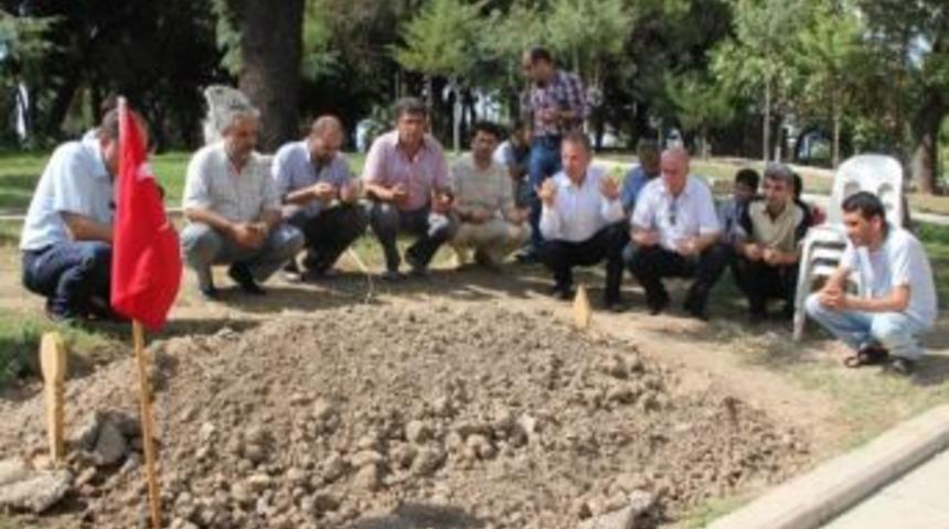 H&uuml;seyin Aslan Şehit Ailesinin Acısına Ortak Oldu