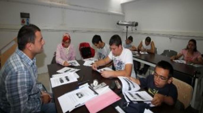 Engelli Gen&ccedil;lerin Ahşap Oyuncak Ser&uuml;veni Devam Ediyor