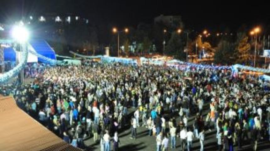 Erzurum B&uuml;y&uuml;kşehir Belediyesi, Geleneksel Ramazan Şenliklerine Nokta Koydu