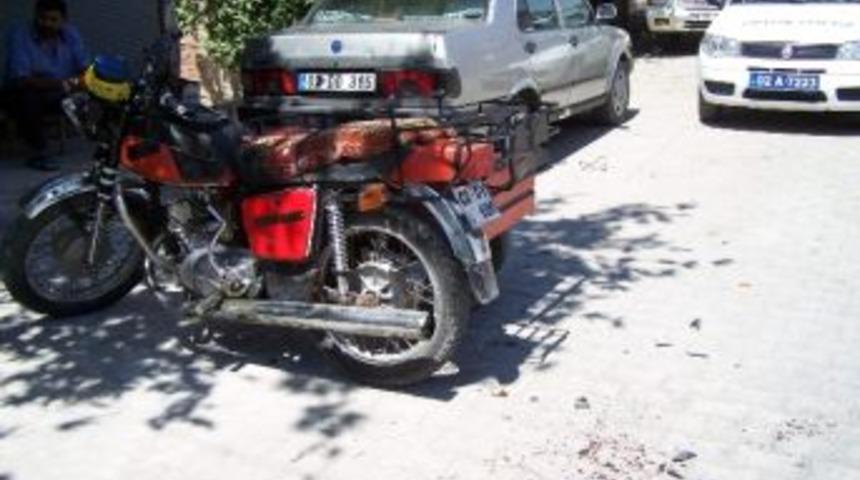 Besni&rsquo;de Motosikletler &Ccedil;arpıştı: 2 Yaralı