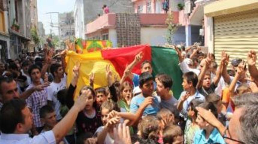 Korsan G&ouml;steride Yaralanıp &Ouml;len &Ccedil;ocuk Toprağa Verildi