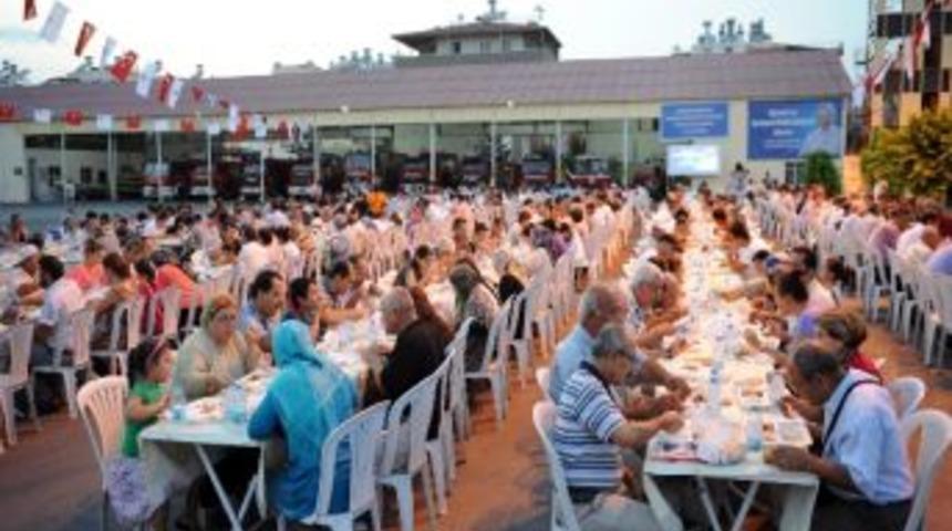 Başkan Akaydın, Vatandaşlarla Birlikte İftar Açtı