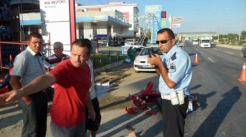 Edremit&rsquo;te Otomobille Motosiklet &Ccedil;arpıştı: 1 Yaralı