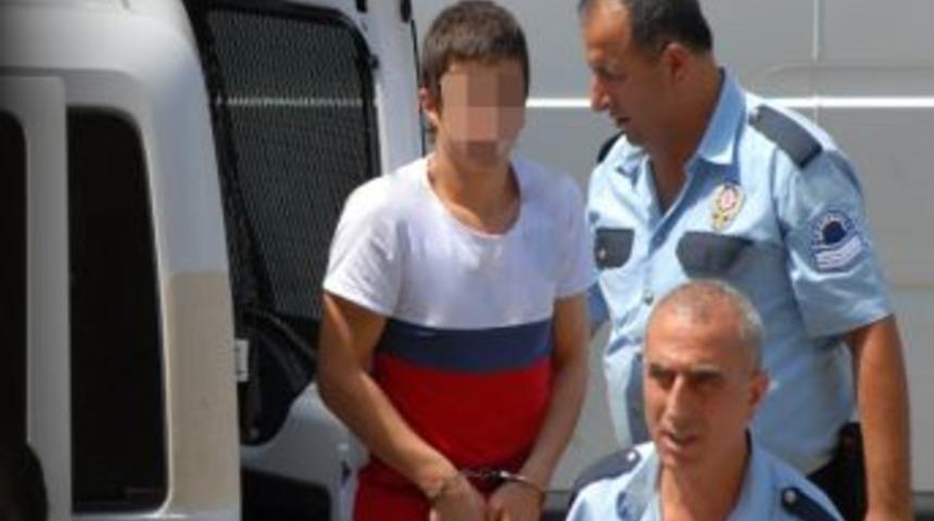 Bı&ccedil;akla Yaralama Su&ccedil;undan Aranan Gen&ccedil; Yakalandı