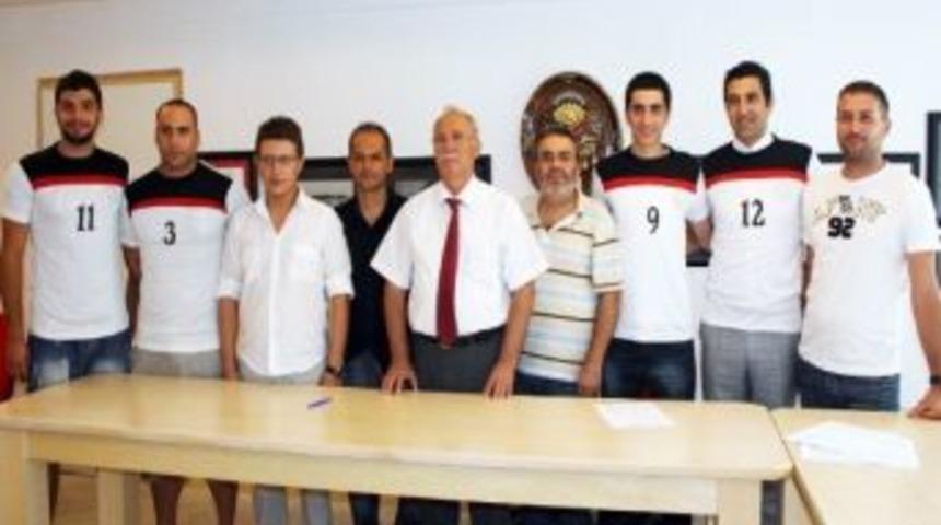 Burhaniye Voleybolda Transfer Atağını S&uuml;rd&uuml;r&uuml;yor