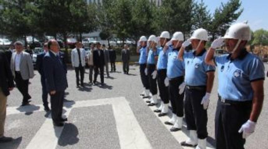 Başbakan Yardımcısı Beşir Atalay, Erzurum B&uuml;y&uuml;kşehir Belediyesi&rsquo;ni Ziyaret Etti