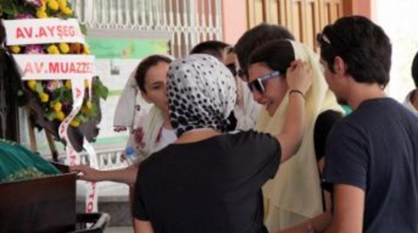 &Uuml;nl&uuml; Sunucu Tuğ&ccedil;e&rsquo;nin Acı G&uuml;n&uuml;