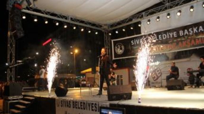 Oğuz Aksa&ccedil; Hayranlarıyla Buluştu