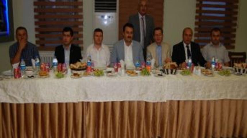 Taşk&ouml;pr&uuml; Muhtarlar Derneği&rsquo;nden İftar Yemeği