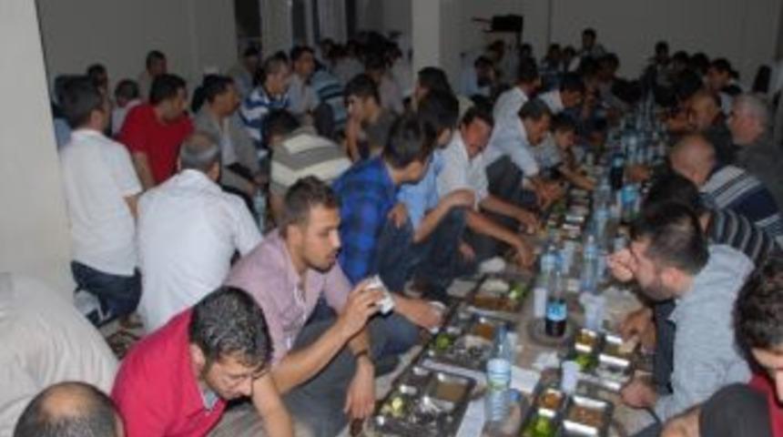 Siverek İkra-der Esnafa İftar Yemeği Verdi