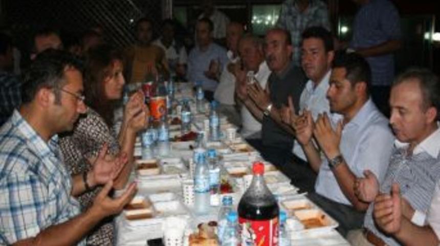 Kilimli Belediyesi, Protokol Ve Halkı İftarda Buluşturdu