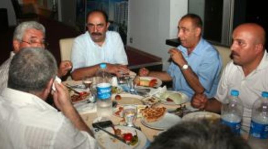 Dr. &Ccedil;apan dostları ile buluştu