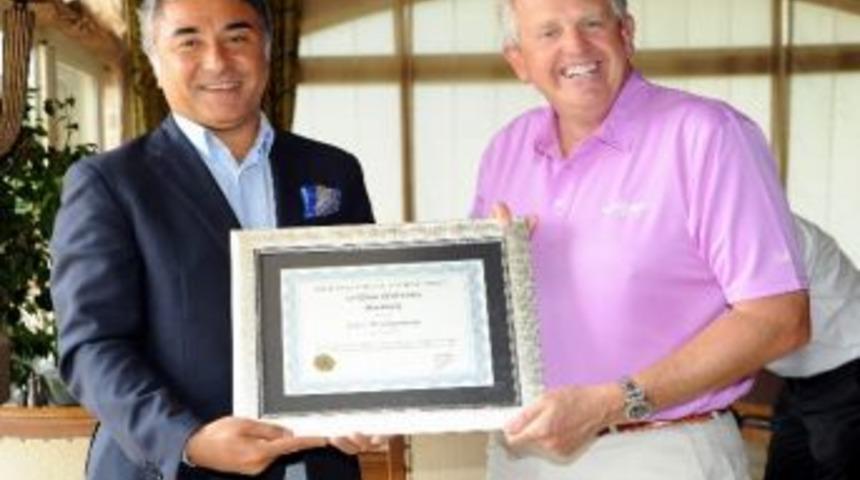 &Uuml;nl&uuml; Golf&ccedil;u Montgomerie, Agisk'in Onursal &Uuml;yesi Oldu